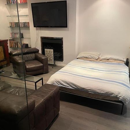 Large Studio Flat In Kensington Londra Exterior foto