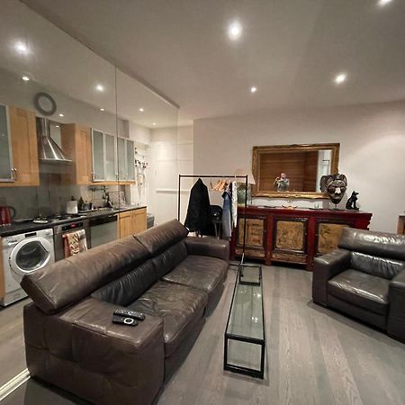 Large Studio Flat In Kensington Londra Exterior foto