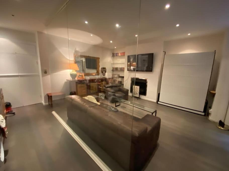 Large Studio Flat In Kensington Londra Exterior foto