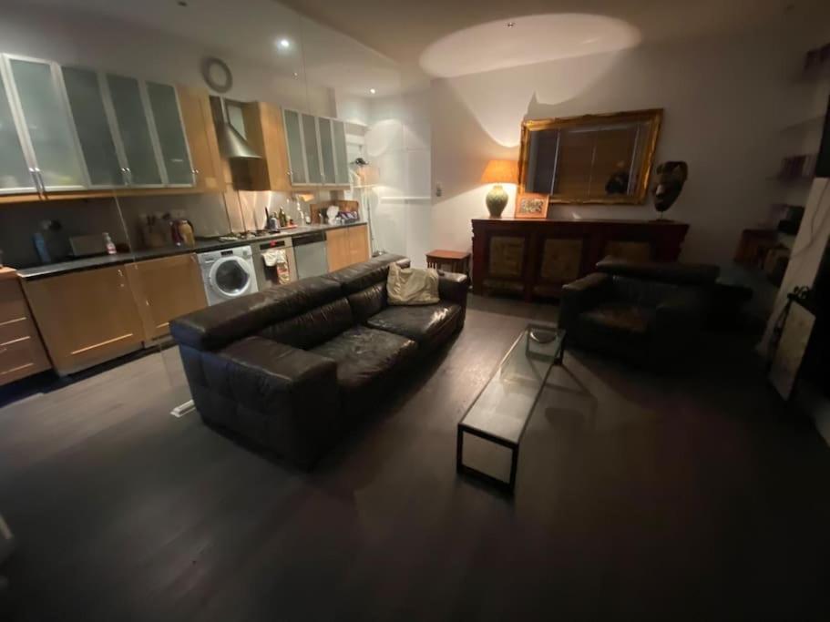 Large Studio Flat In Kensington Londra Exterior foto