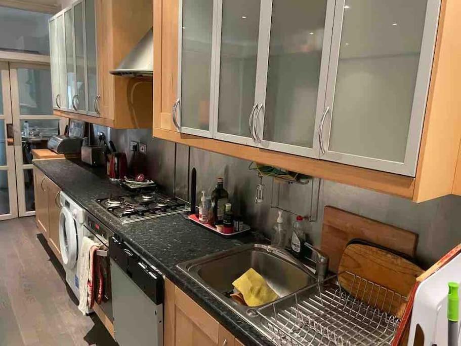 Large Studio Flat In Kensington Londra Exterior foto