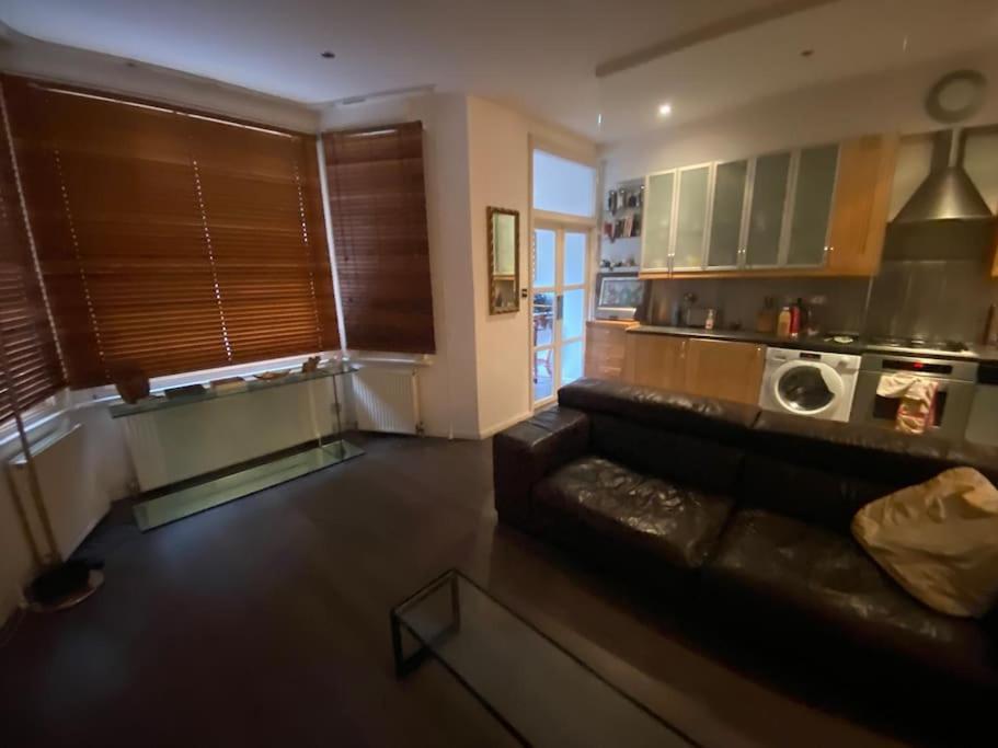 Large Studio Flat In Kensington Londra Exterior foto